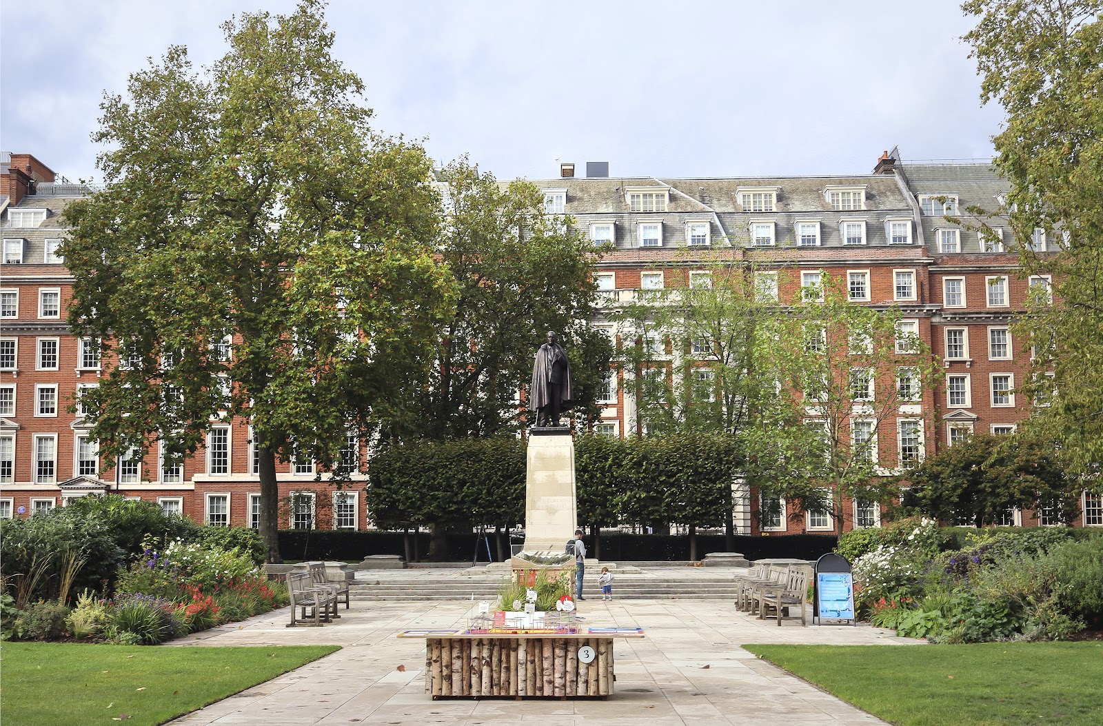 Grosvenor Square — Place photograph