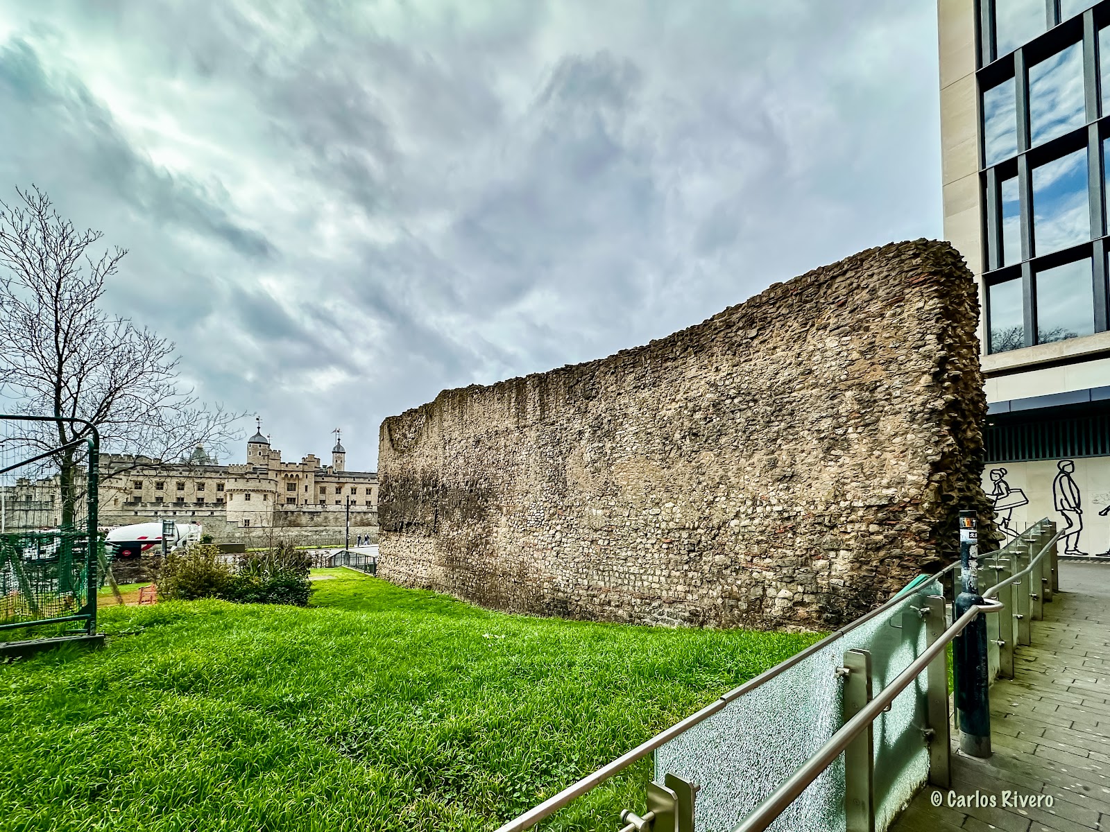 London Wall at Tower Hill — Place photograph