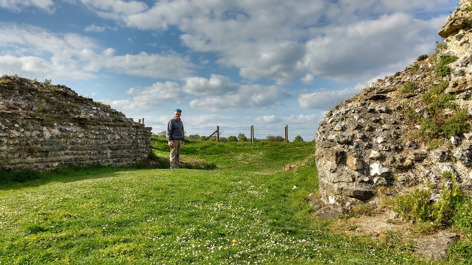 Silchester Roman Town Walls & Amphitheatre — Source image