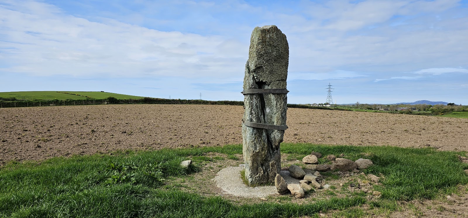 Tregwehelydd Standing Stone — Source image