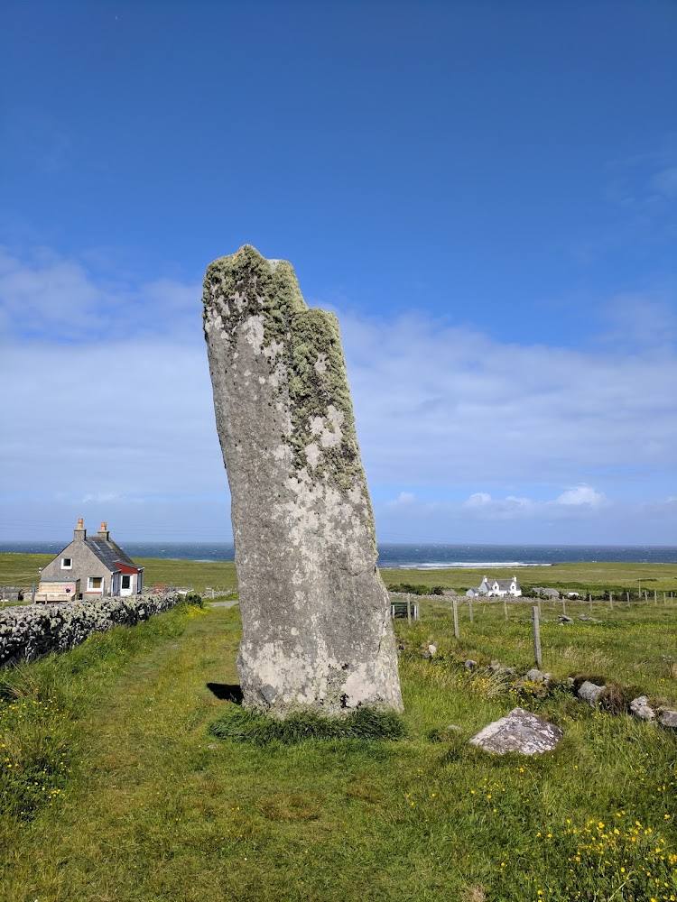 Clach an Truiseil Standing Stone — Source image