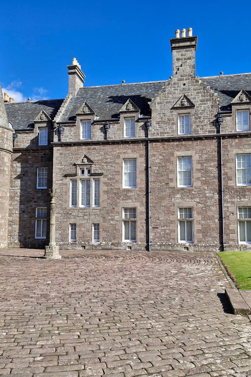 Drummond Castle Gardens