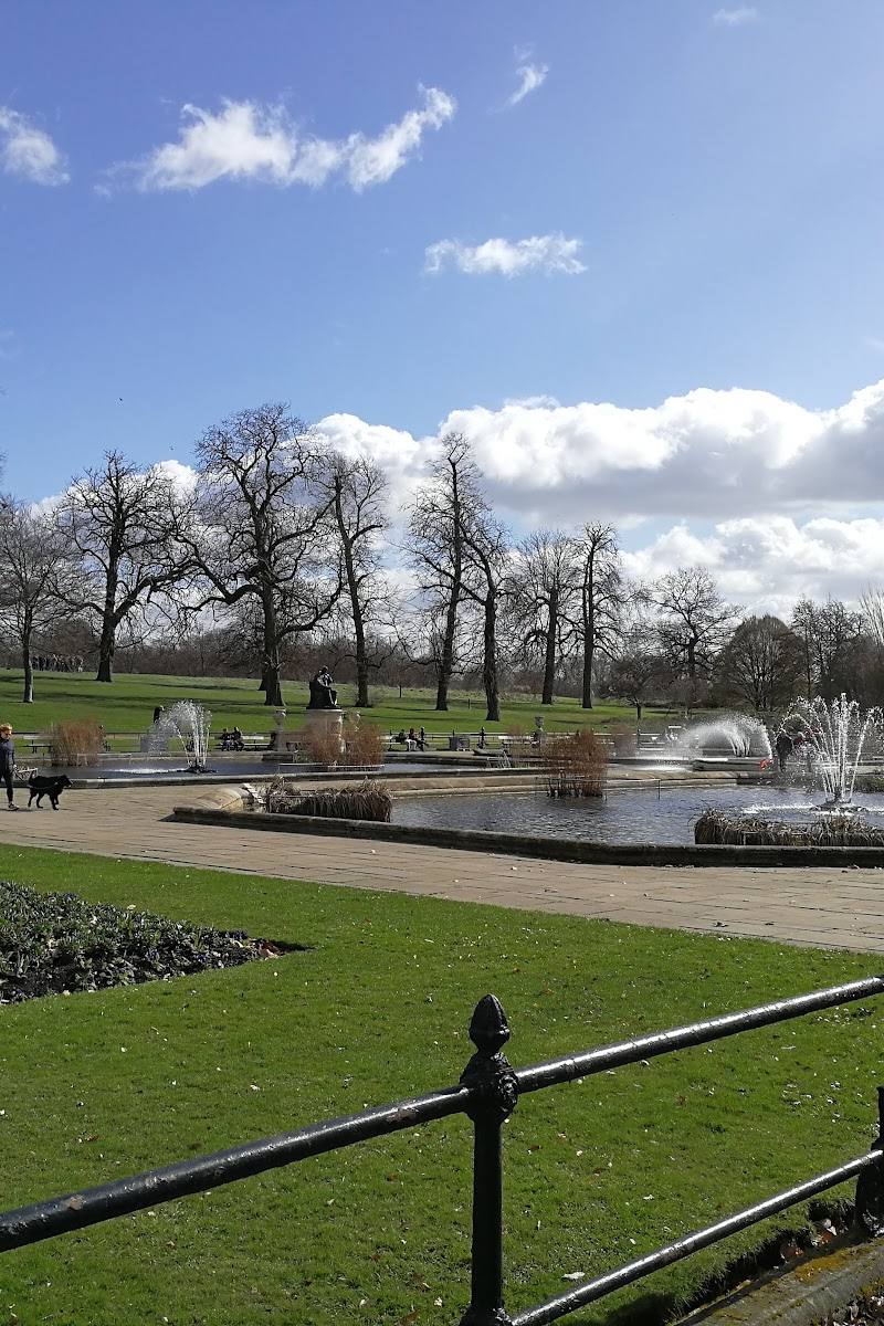 Edward Jenner Memorial — Place photograph (2 of 3)