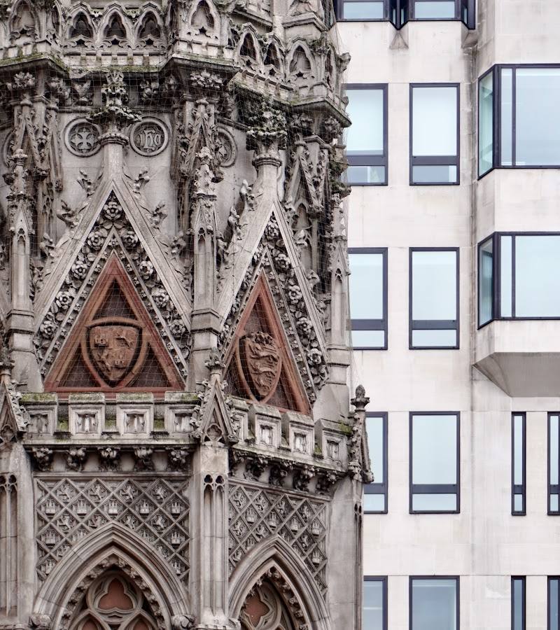 Queen Eleanor Memorial Cross — Place photograph
