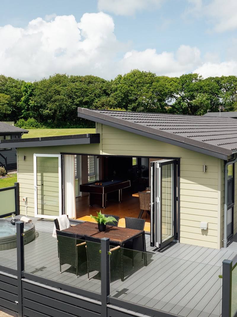 Florence Springs Luxury Lakeside Lodges