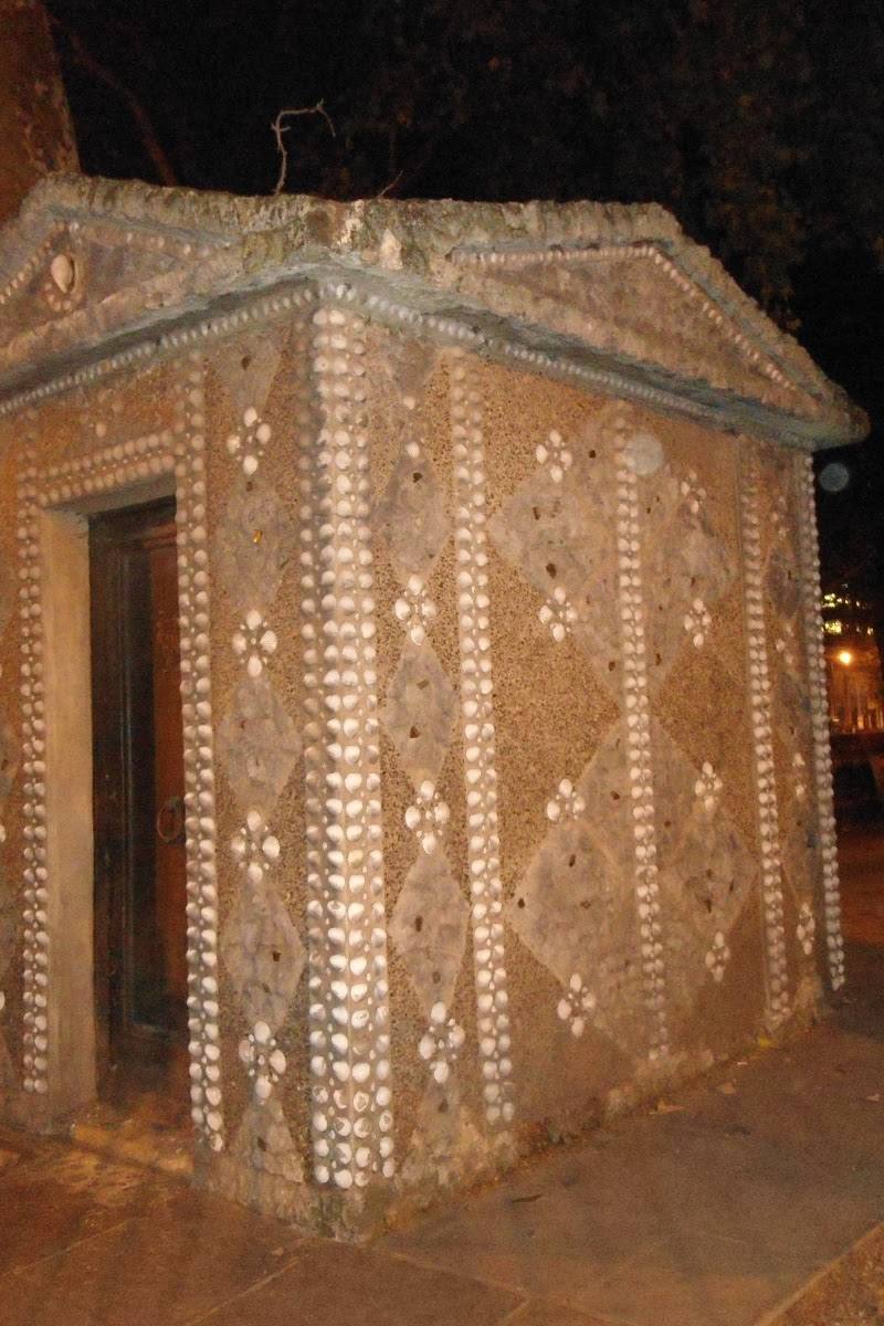 Grosvenor Gardens Shell Hut — Place photograph (2 of 3)