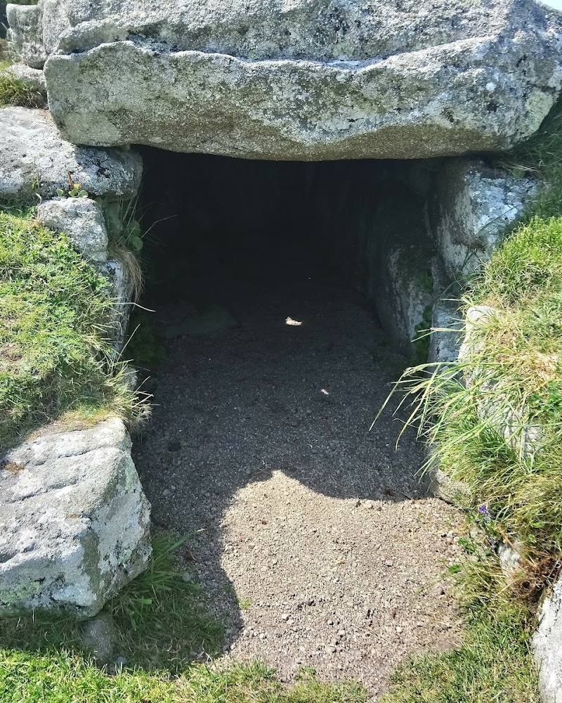 Innisidgen Lower and Upper Burial Chambers — Source image
