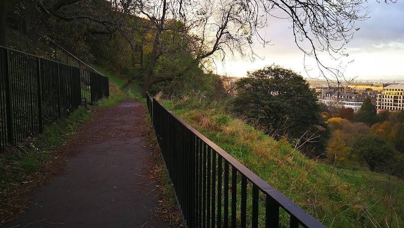 Johnston Terrace Garden — Source image