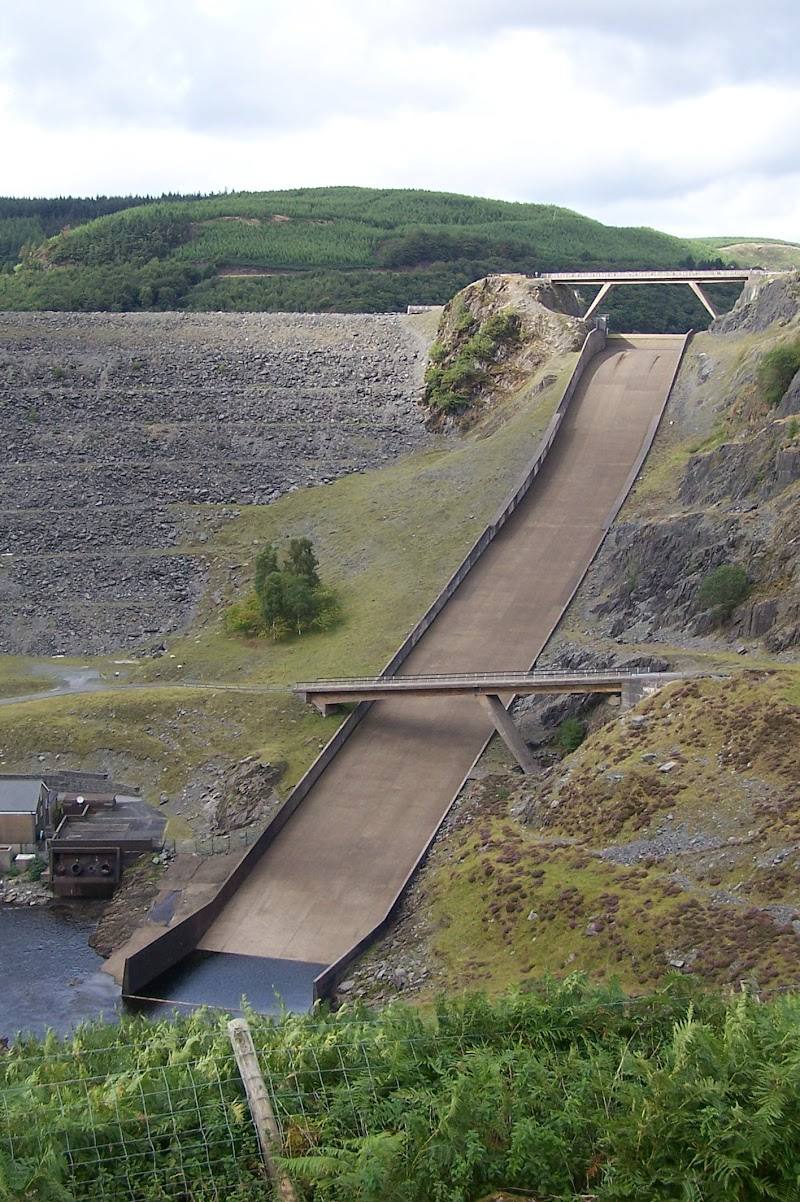 Llyn Brianne Reservoir & Dam — Place photograph