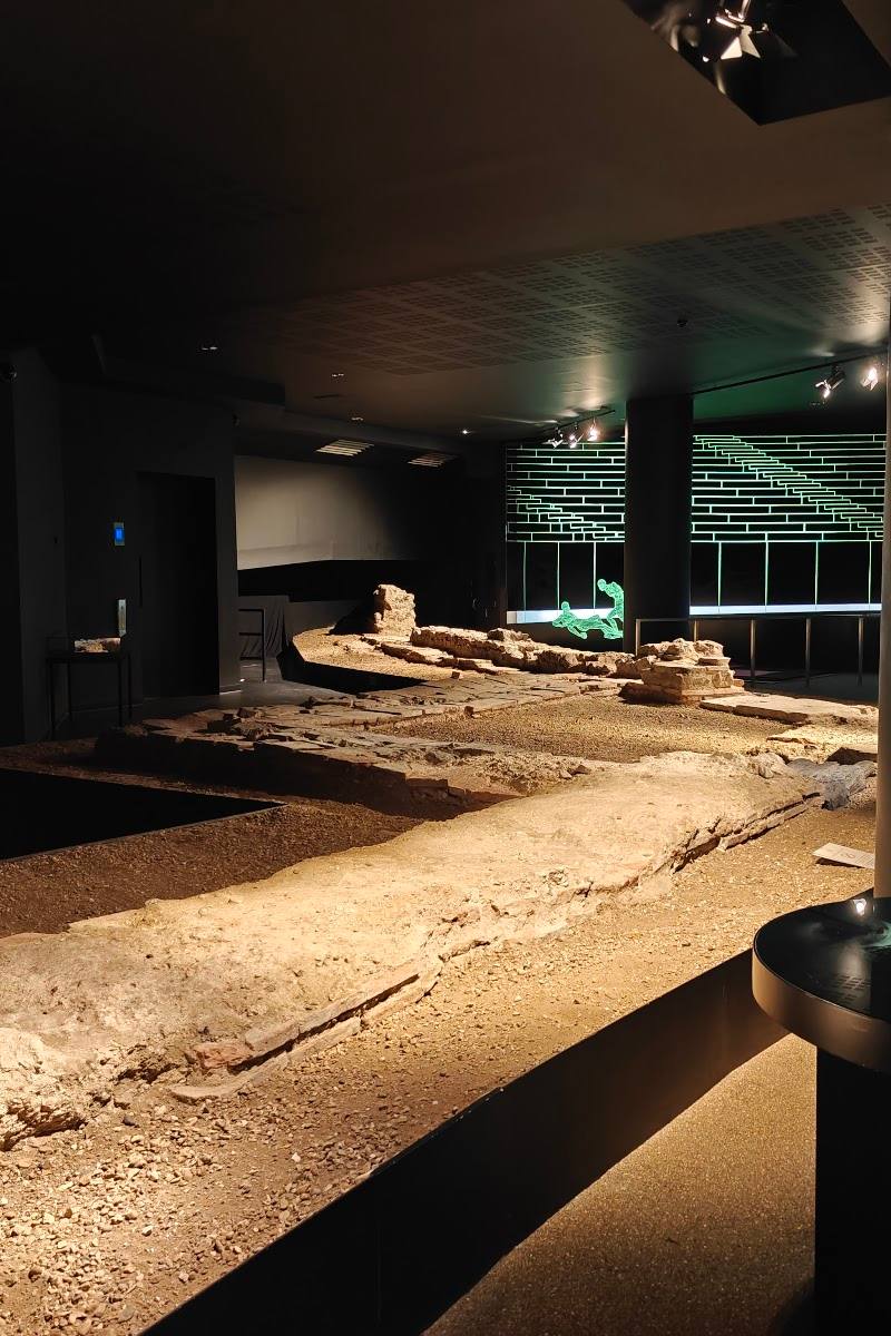 London’s Roman Amphitheatre — Place photograph (2 of 3)