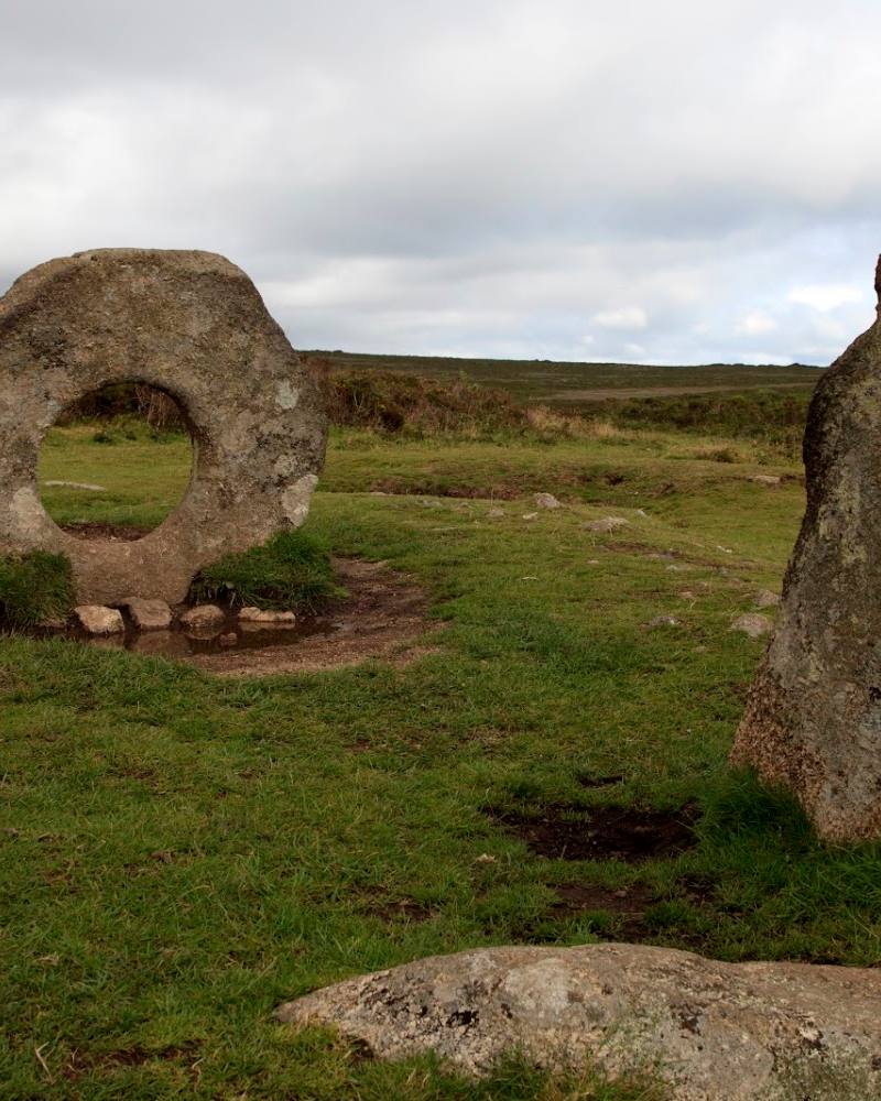 Mên-an-Tol — Source image
