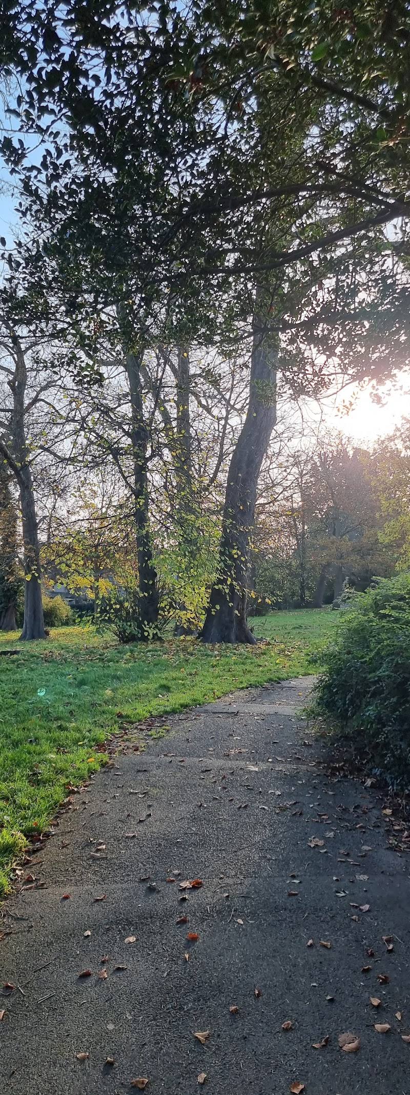 Norbury Hall Park — Place photograph (3 of 3)