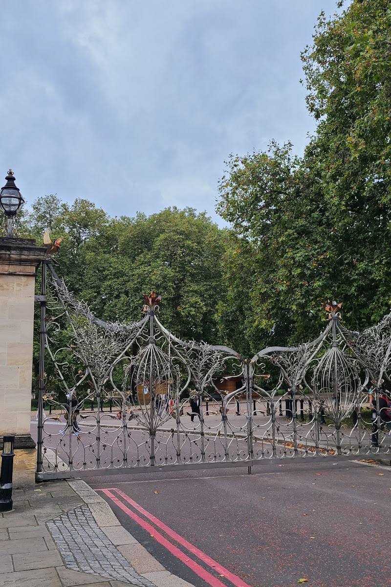 Queen Elizabeth Gate — Place photograph