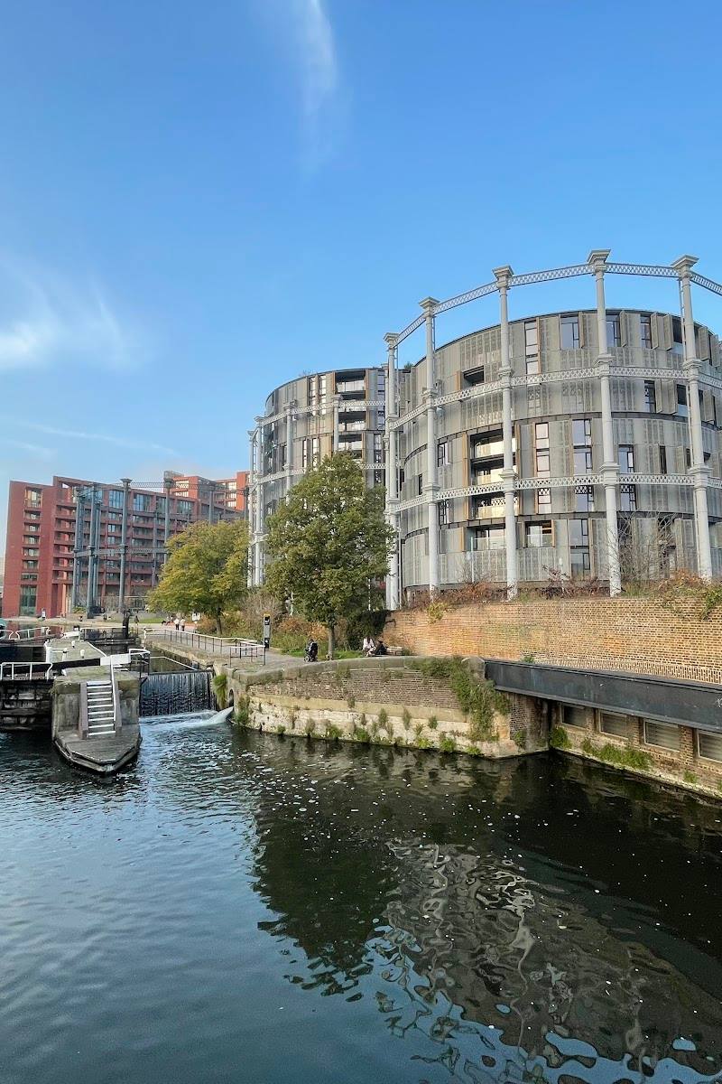 Regent’s Canal Towpath — Place photograph
