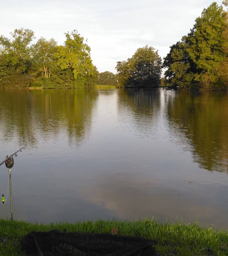 Rood Ashton Lake — Place photograph