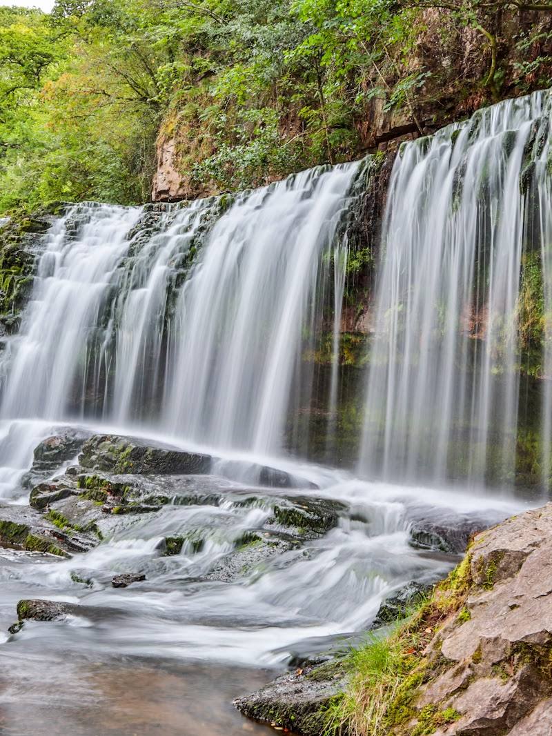Sgwd Clun-Gwyn Waterfall — Place photograph