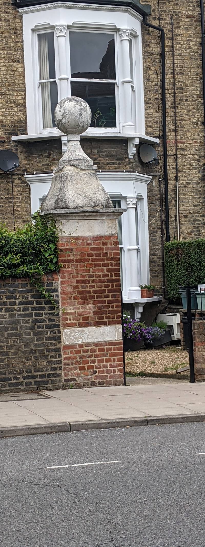 Tufnell Park Manor Gate Piers — Place photograph (3 of 3)